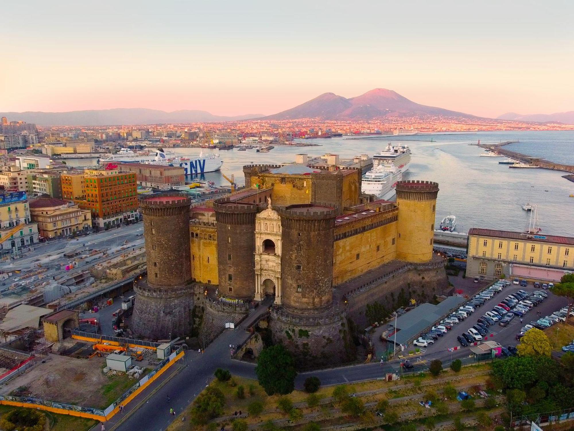 Appartamento Family House Piazza Carita' Napoli