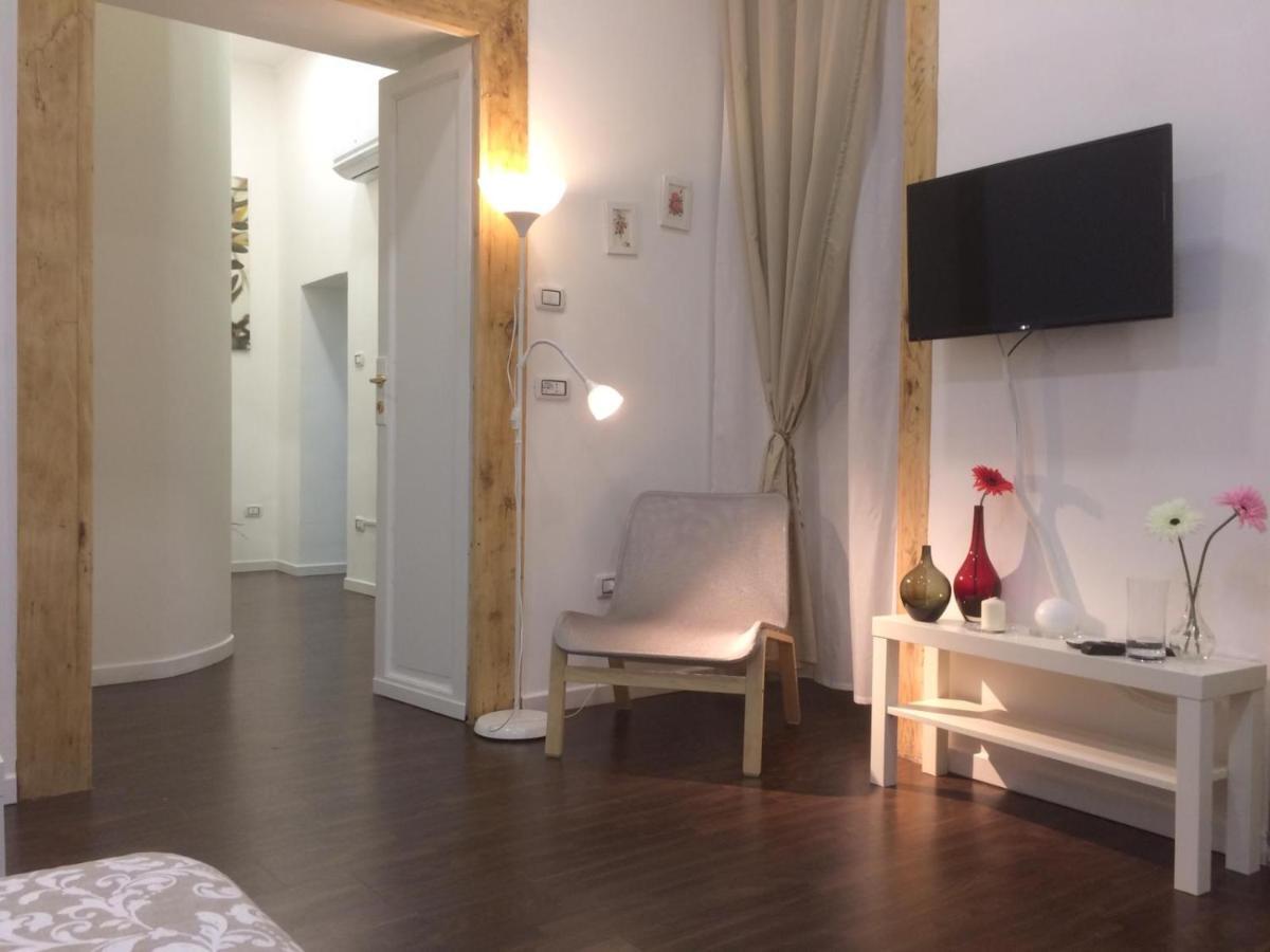 Family House Piazza Carita' * Napoli